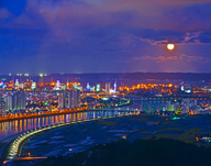 浦項（ポハン）市街地の夜景